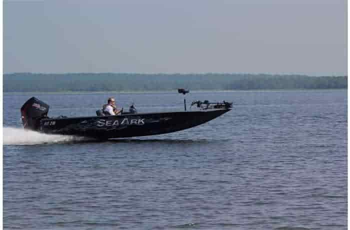 seaark basss boat speeding trough water