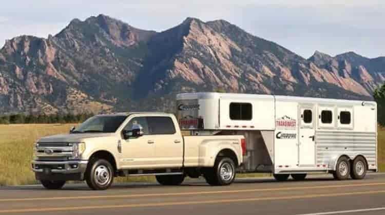 Comparing Gooseneck and 5th Wheel Trailers