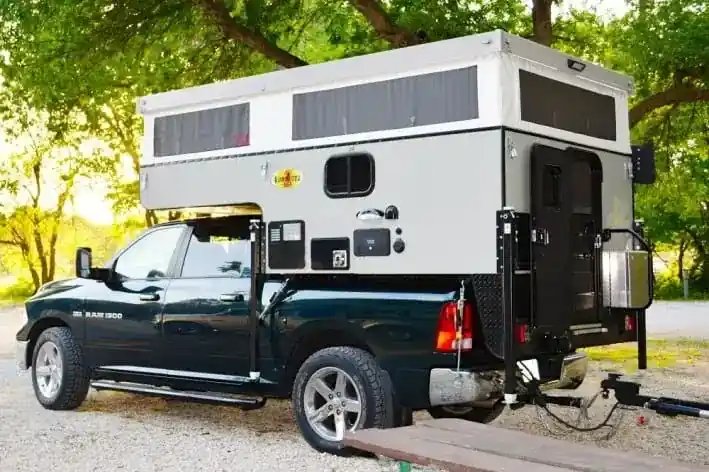 Pop up truck camper