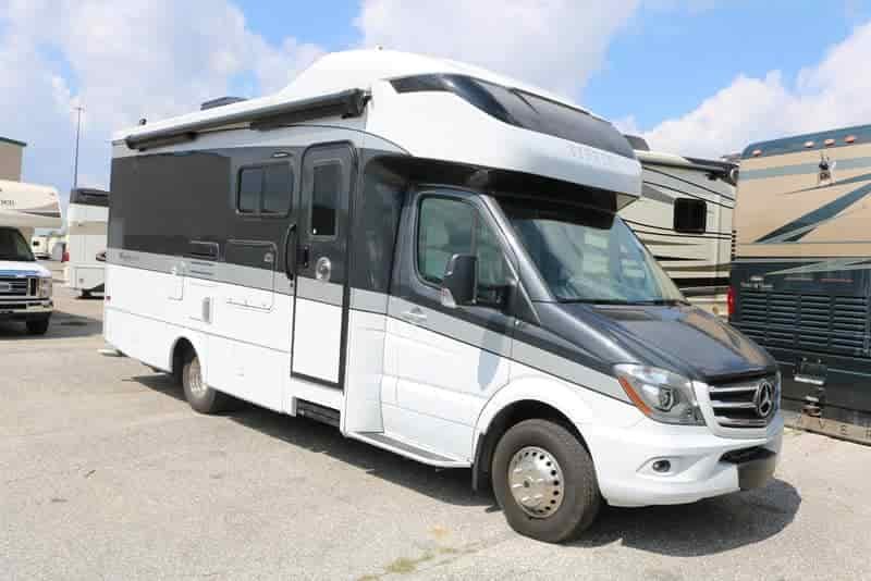 Tiffin Motorhomes Wayfarer 24 FW