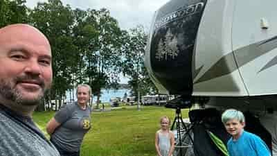 family touring us in rv