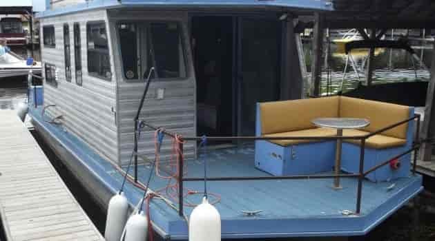 Chris Craft Sundance Houseboat