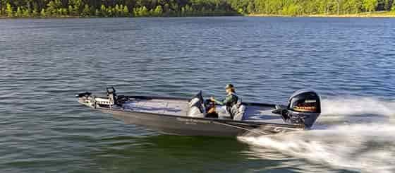 G3 Boats Sportsman-1910 cruising down the lake 1 man driving