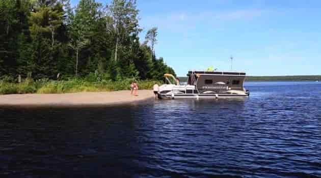 Hybrid recreational Vessel (HRV)