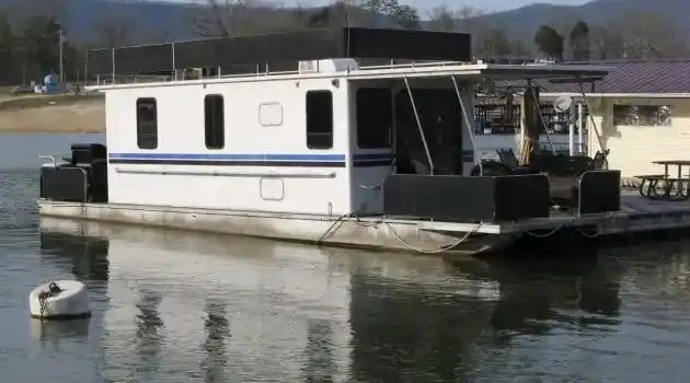 Landau 24 x 40 Pontoon Houseboat