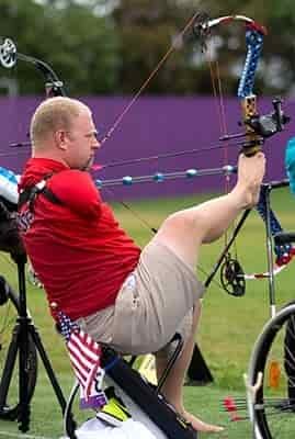 Matt Stutzman showing us all how to shoot a compound bow the hard way