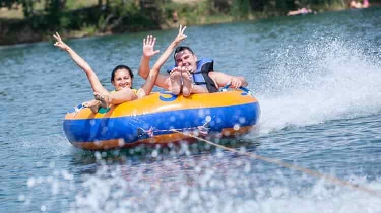 10 Cool and Fun Things To Do While Boating