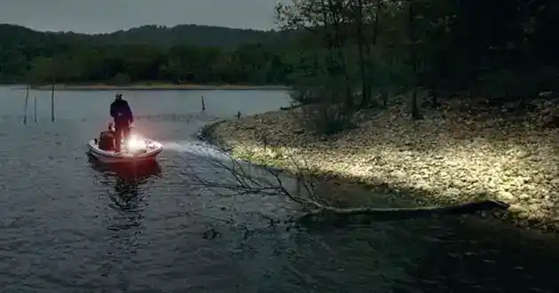 spot light for boat use utilizing the cigerette receptical