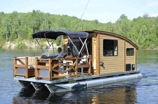 Le Kococ pontoon boat P