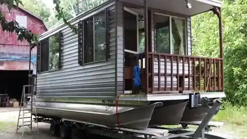 10 Best Pontoon Houseboats