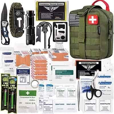 Extensive first aid kit with carrying case