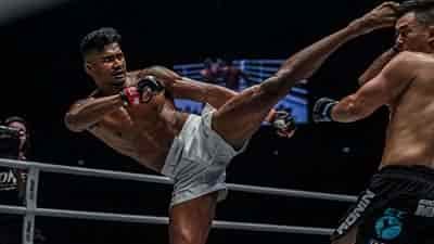 kick boxing tournement man kicking above opponents head