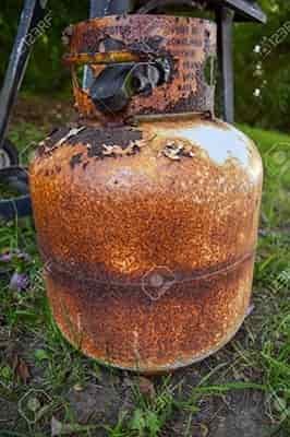 20 lb Old very rusty propane canister