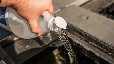 sanitizing and cleaning live well with bleach and water