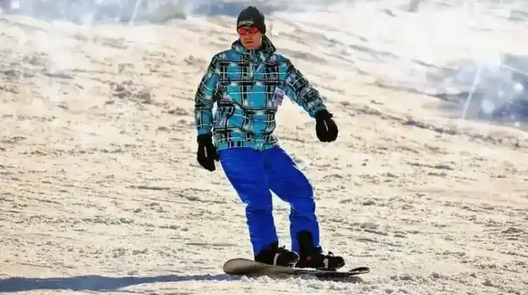Can You Snowboard With Glasses On Or Contacts Better?