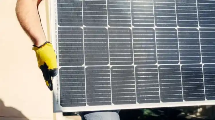 How Much Solar Power Do I Need for My RV? Guide
