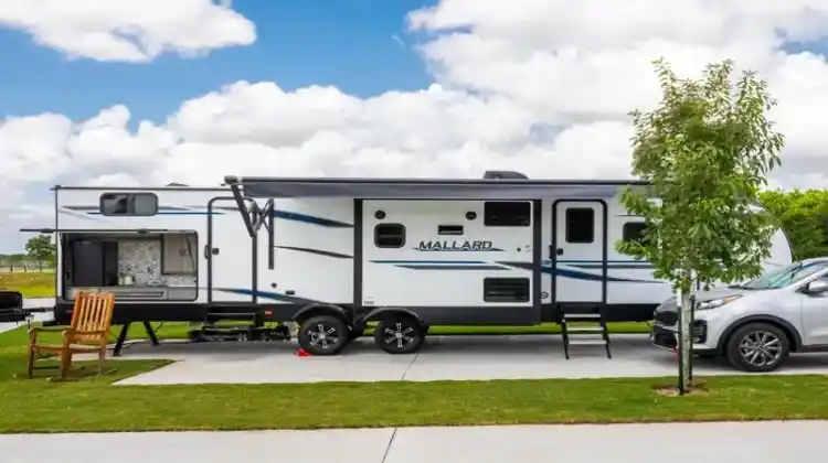 RV vs Camper