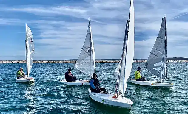 4 Women learning Sailing chesapeake bay courses