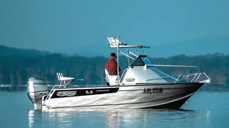 Can You Clean an Aluminum Boat With Vinegar