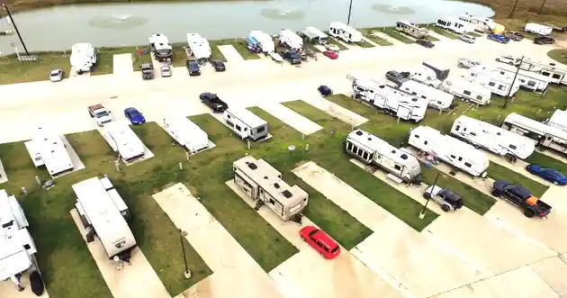 Crystal Lake RV Resort in Mont Belvieu TX