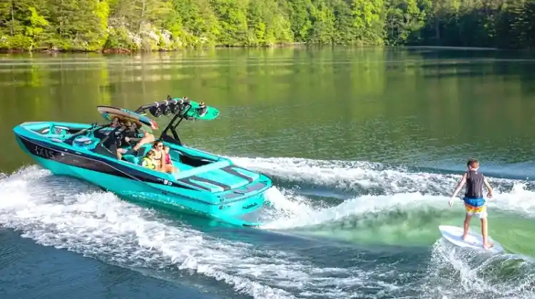 What are Wakeboard Boats