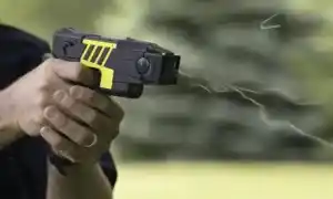 taser gun deploring electrodes