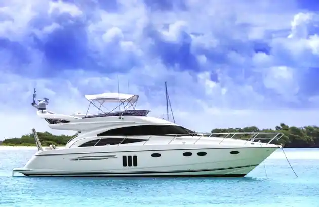 the difference between Yacht, Boat, Ship