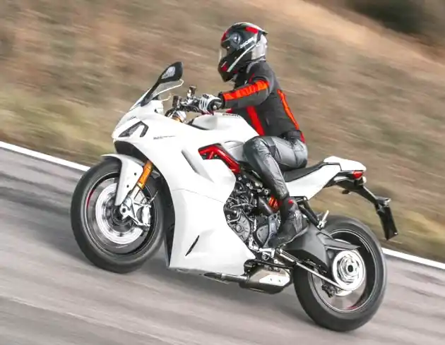 Best Body Position for Riding a Motorcycle