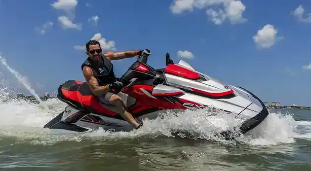 jet ski Yamaha WaveRunner-FX-Cruiser-SVHO