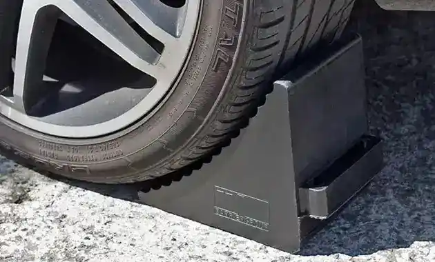 RV wheel chock made of rubber for 5th wheel travel trailer