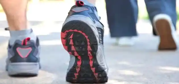 Best Walking Shoes for Men - guide
