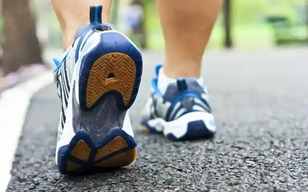 Walking shoes feastures