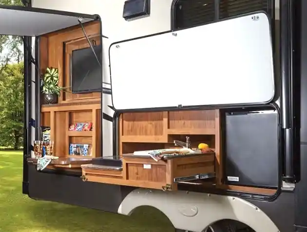 Travel Trailers With Outdoor Kitchens