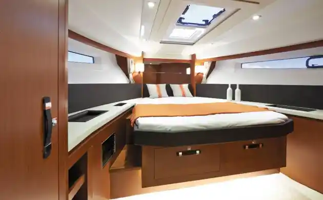 Jeanneau VELASCO 43F Cabin Cruiser