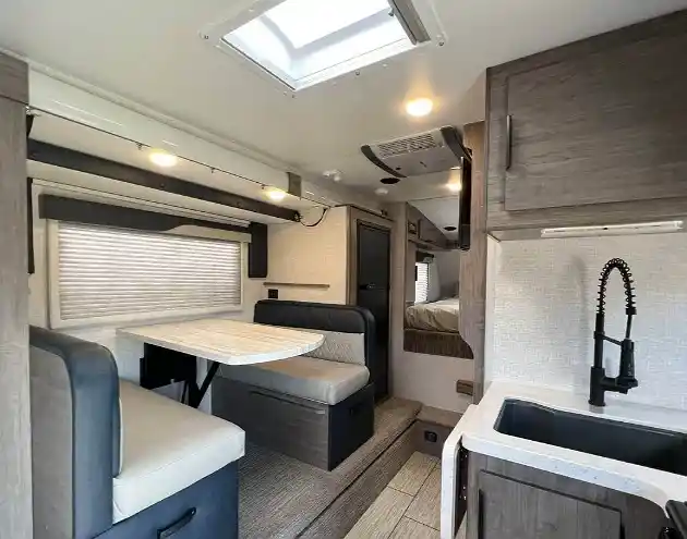 Lance 1172 Camper