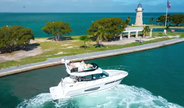 Regal 38 Fly Cabin Cruiser
