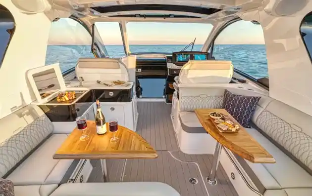 SEA RAY SUNDANCER 370 OUTBOARD