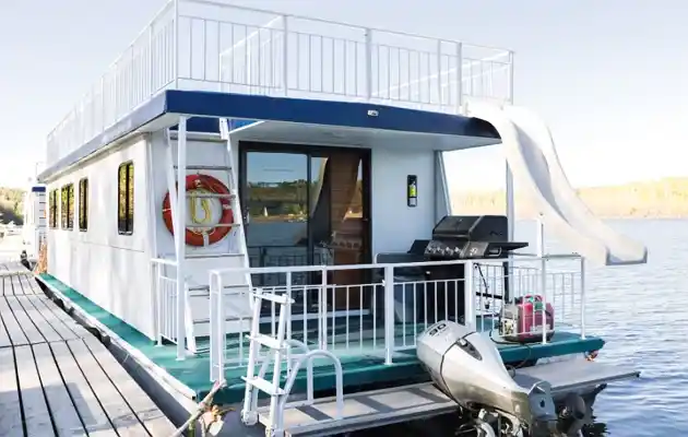 Can A Houseboat Cross The Ocean
