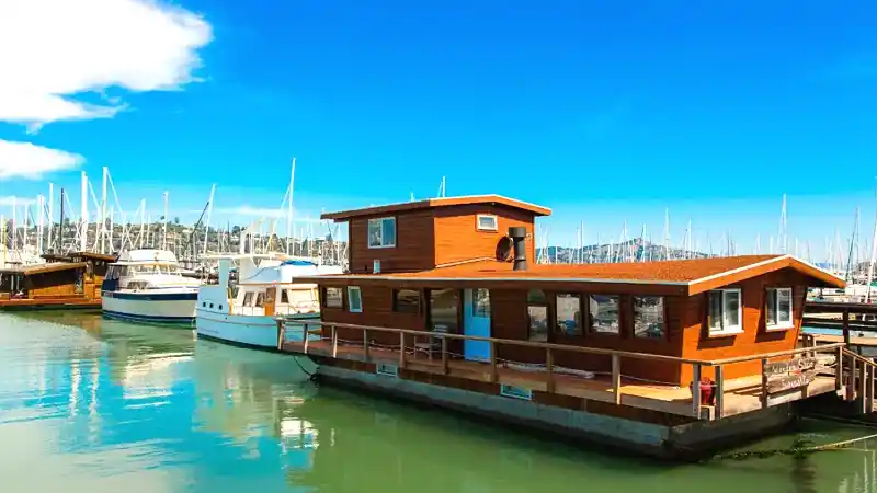 Can You Live On A Houseboat In Texas
