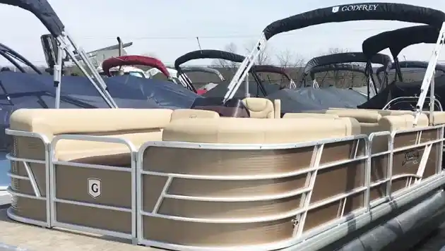 Can You Paint Pontoon Fencing - guide