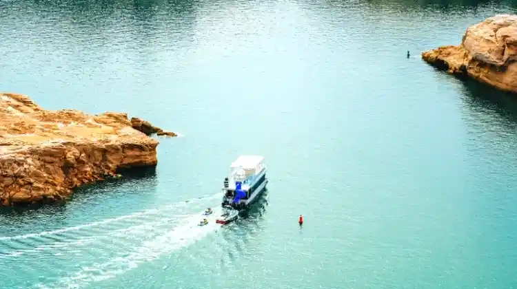 Can You Sail A Houseboat