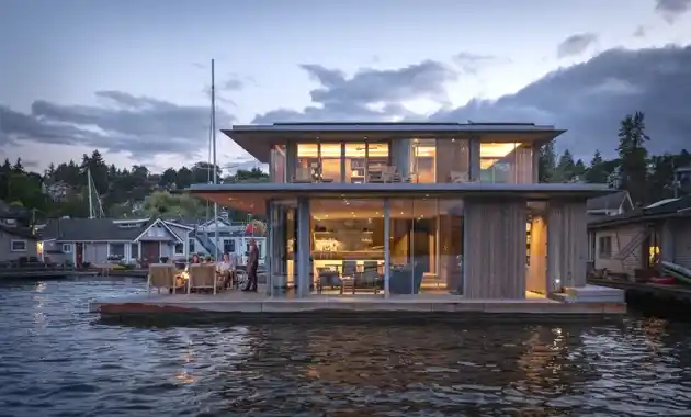 Houseboat In Seattle