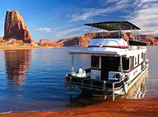 Houseboat Vacation Essentials