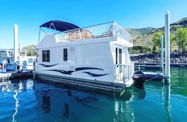 Houseboat rental in Lake Tahoe