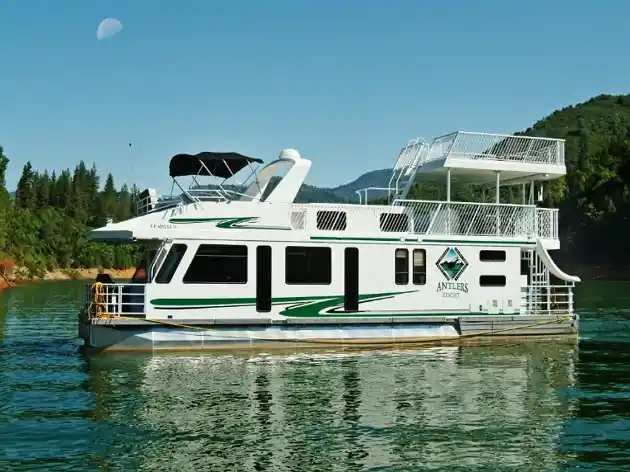 Shasta Lake Houseboat Rental