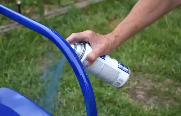 Spray Paint Pontoon Fence
