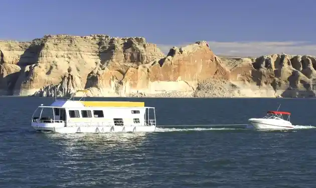 Types of Houseboats