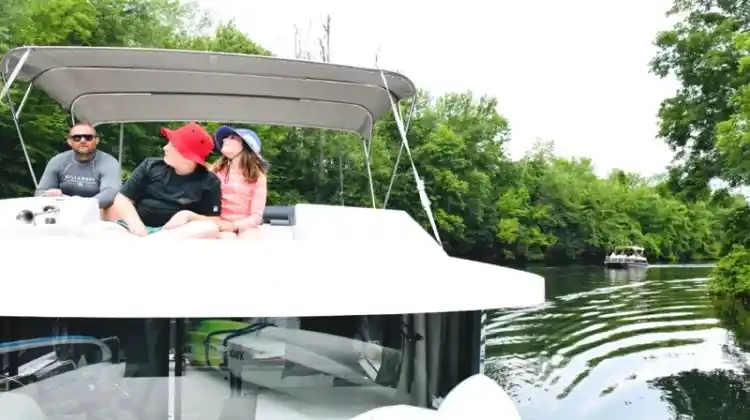 What To Wear On A Houseboat