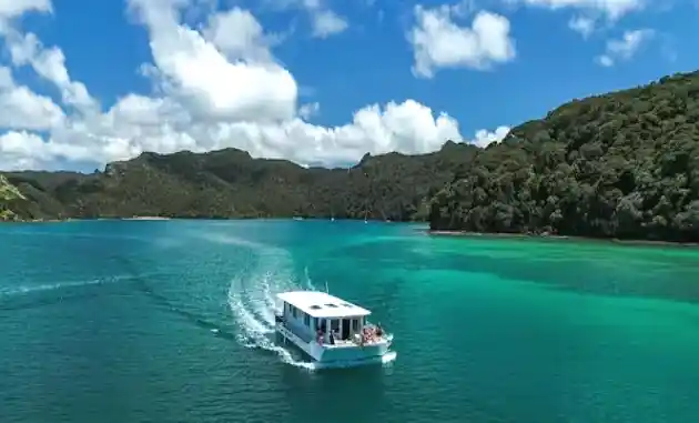 houseboat