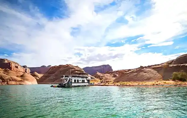 houseboat